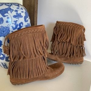 Minnetonka Classic Suede Fringe Boots Size 6.5